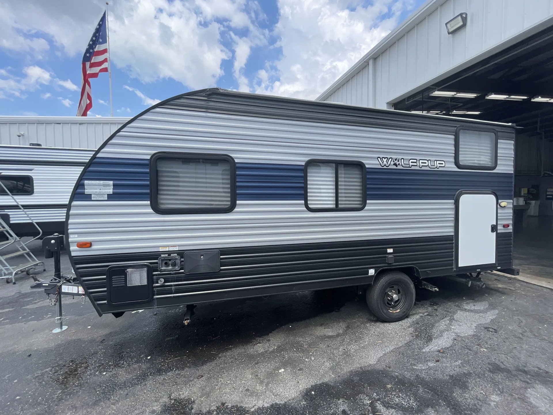 2020 Forest River Cherokee Wolf Pup 16BHS — off campside
