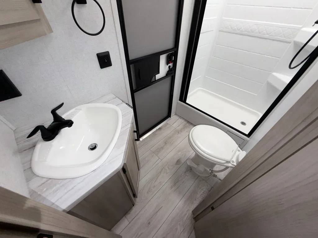 2024 East to West Della Terra 271BH, Photos photo 15