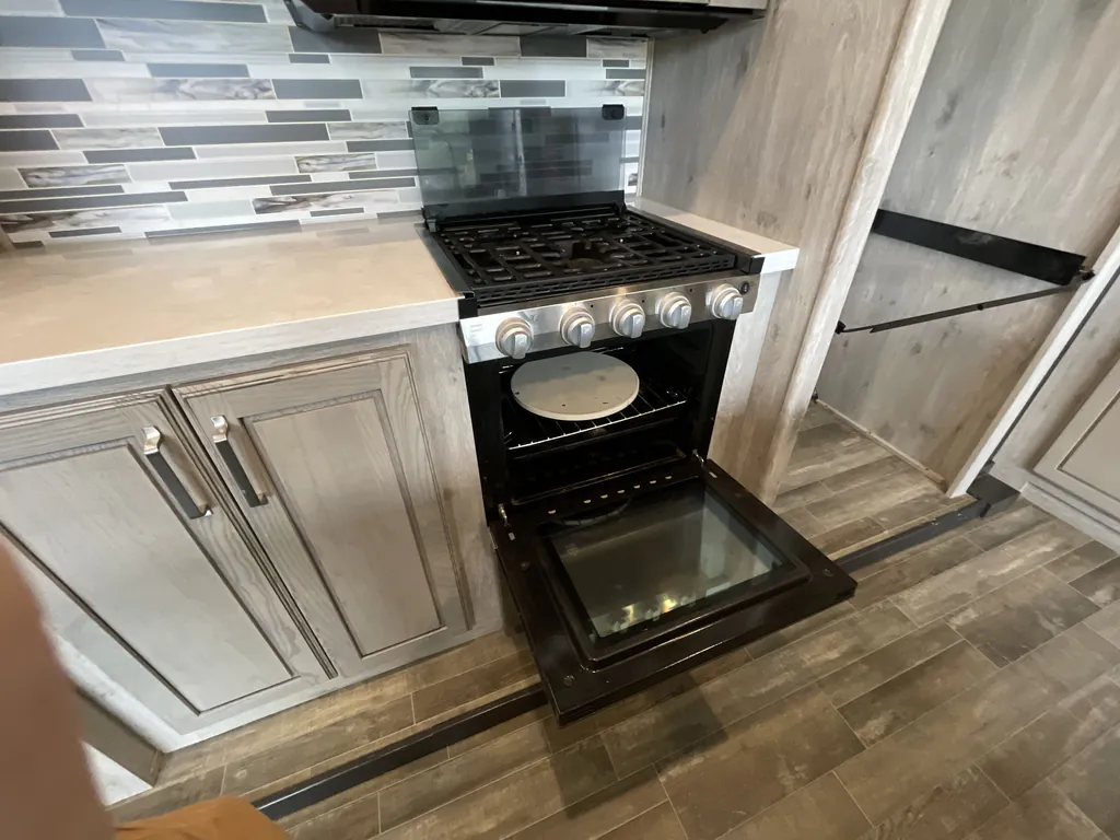2022 Keystone Avalanche 390DS, Photos photo 11