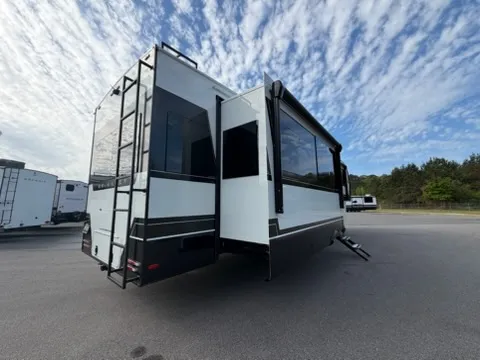 2026 Brinkley Model Z 3600, Photos photo 4