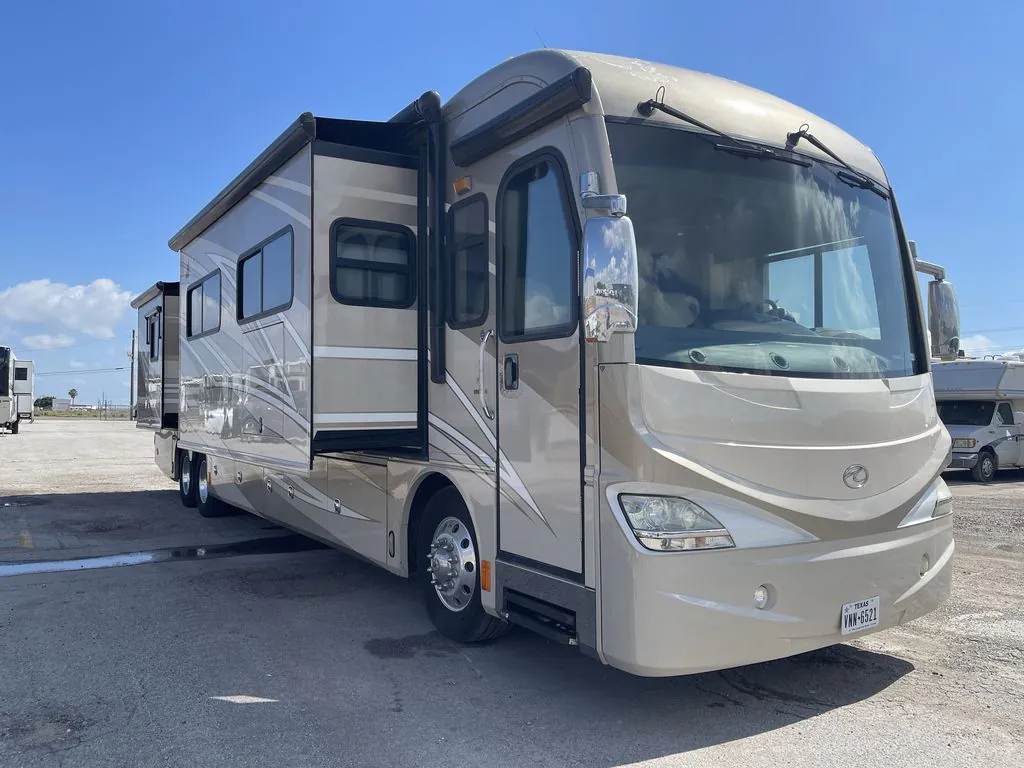 2011 American Coach Revolution 42Q - Photo 2