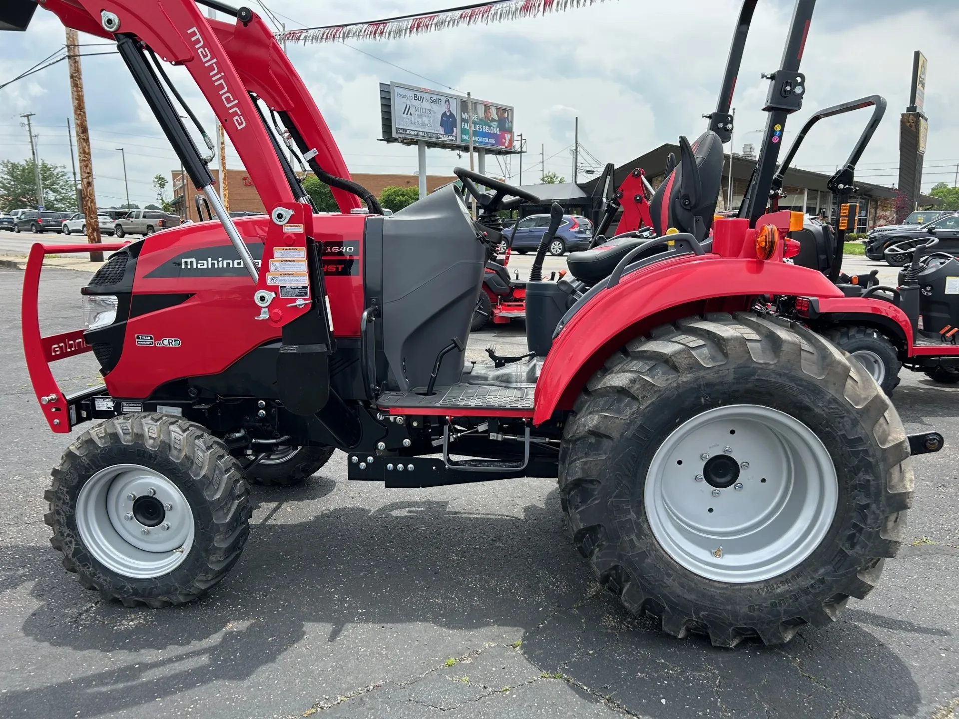 2025 Mahindra 1640 1640 HST - Photo 2