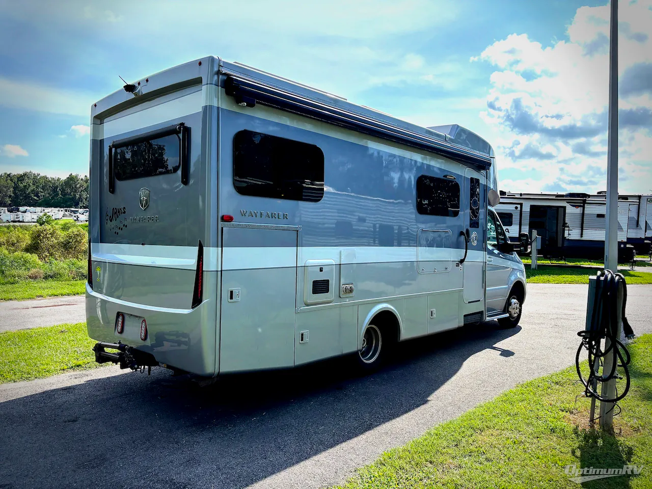 2021 Tiffin Wayfarer 25 LW dealer photo 2 from Optimum RV