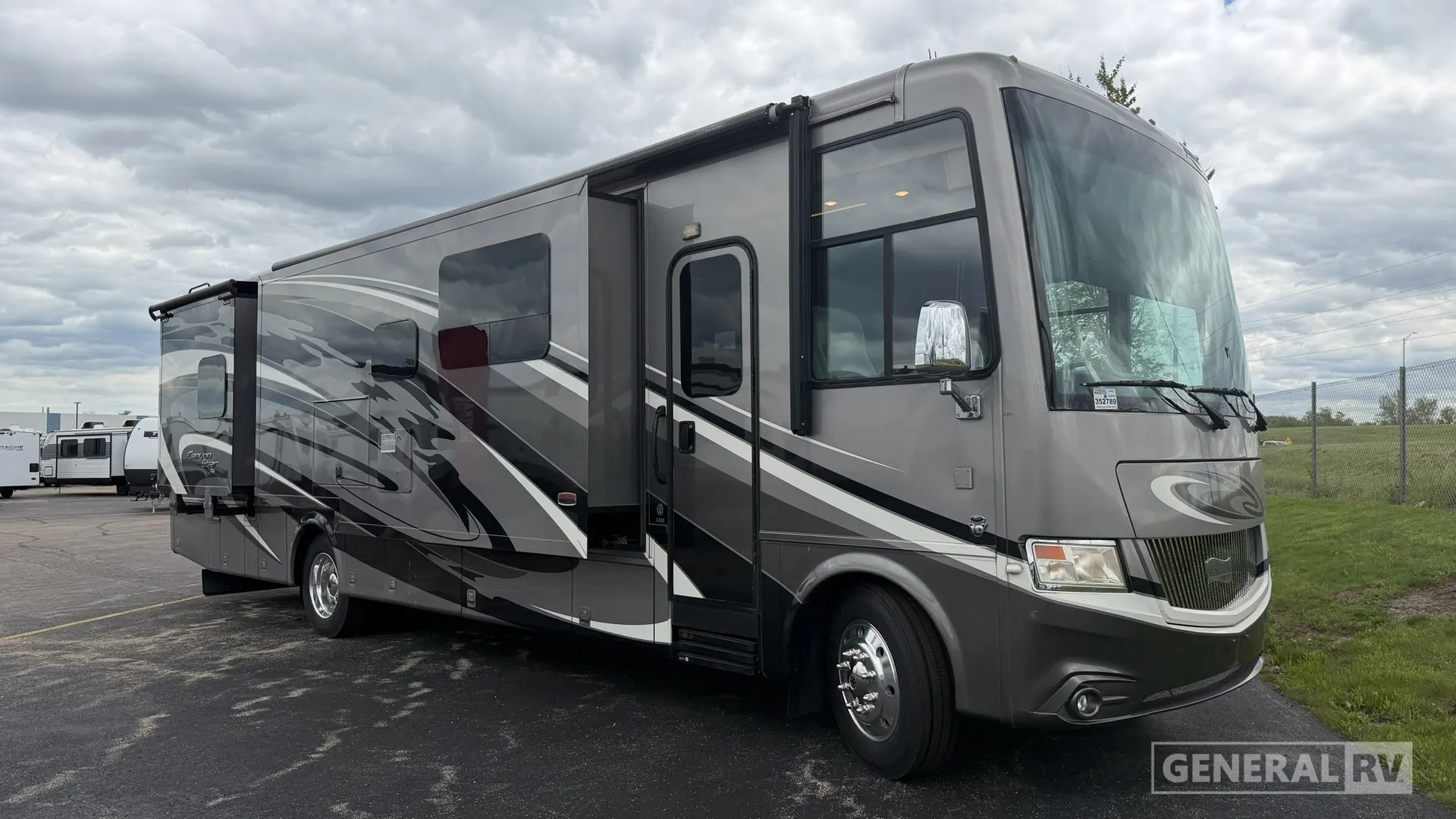2019 Newmar Canyon Star 3722 - Photo 2