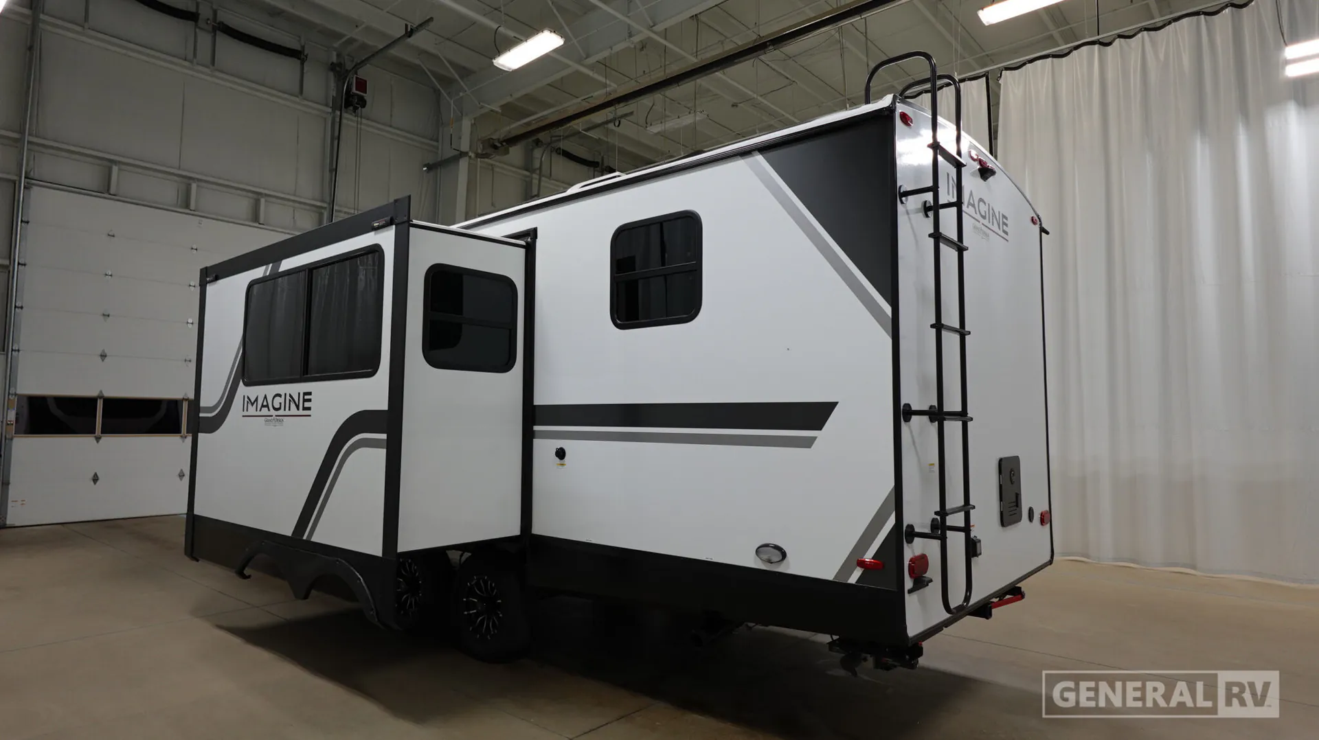 2027 Grand Design Imagine 2470BH - Photo 4