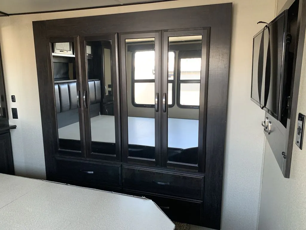 2018 Grand Design Momentum 376TH, Photos photo 16