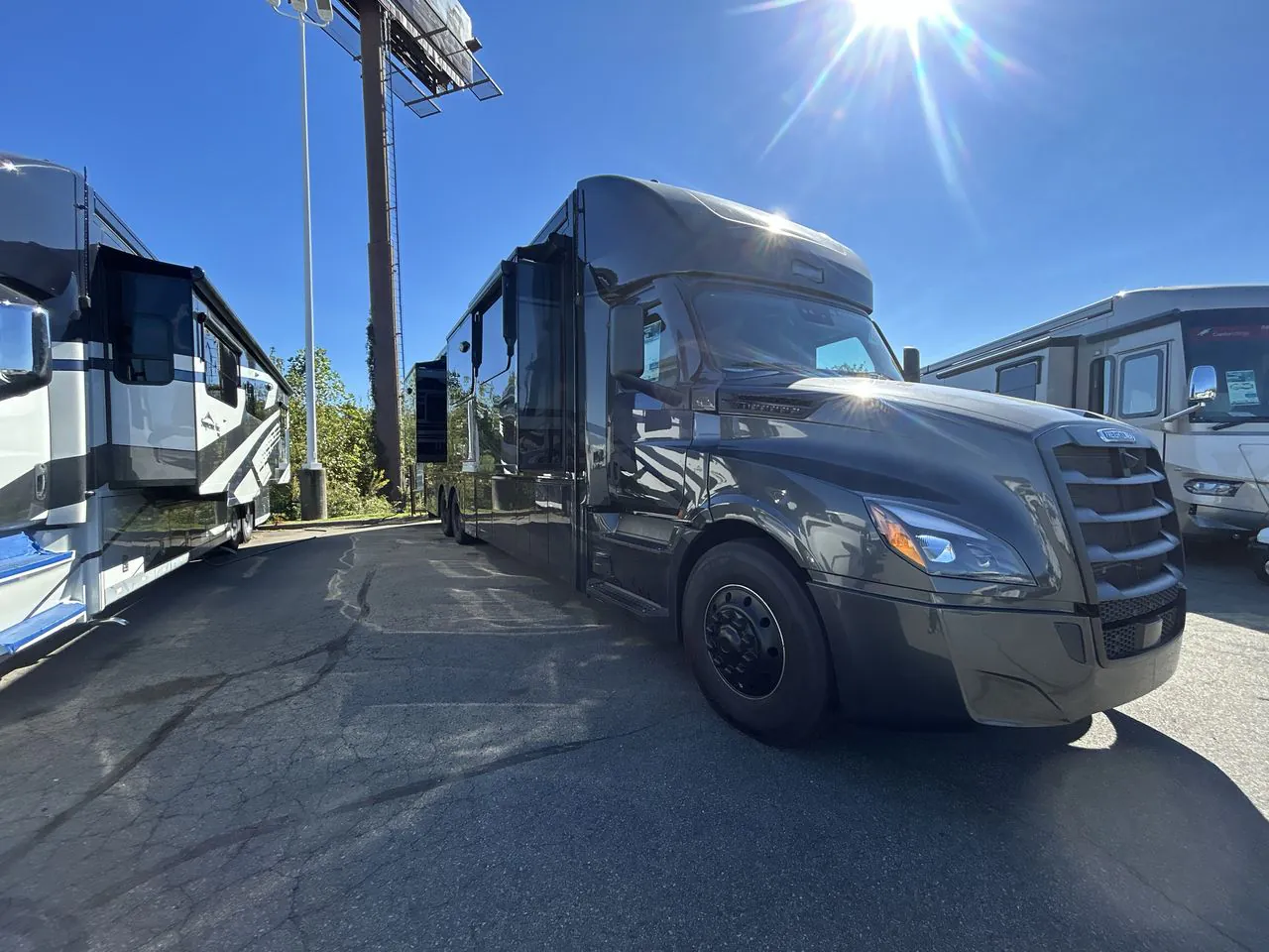 2026 Newmar Summit Aire 4505 - Photo 2