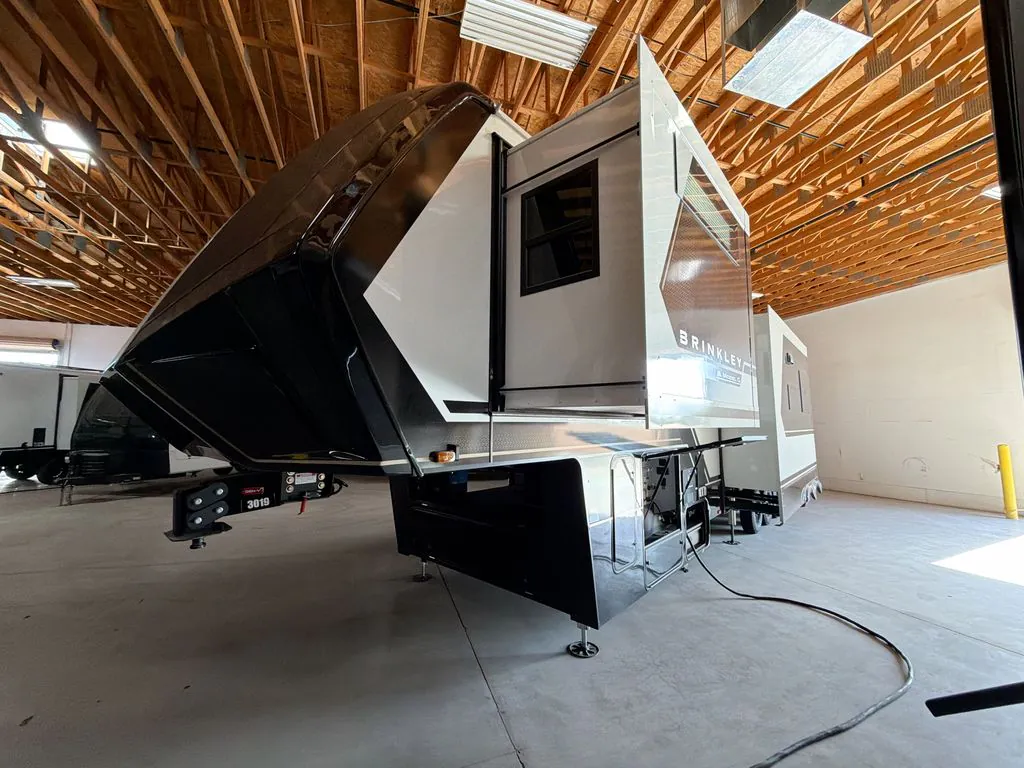 2026 Brinkley Model G 4100, Photos photo 2
