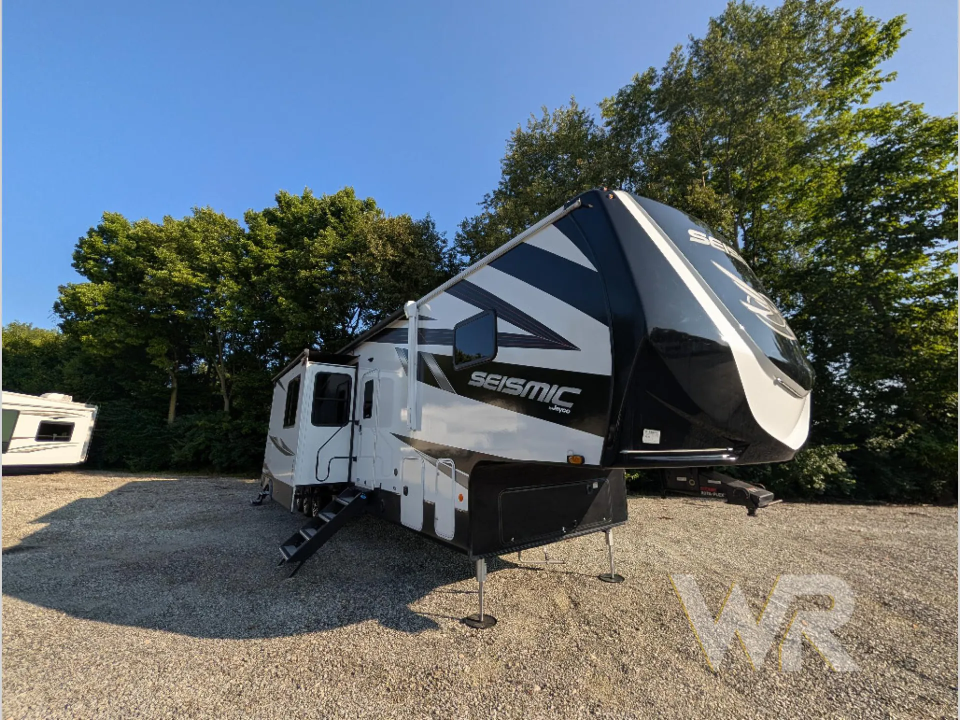 2025 Jayco Seismic 399 - Photo 2