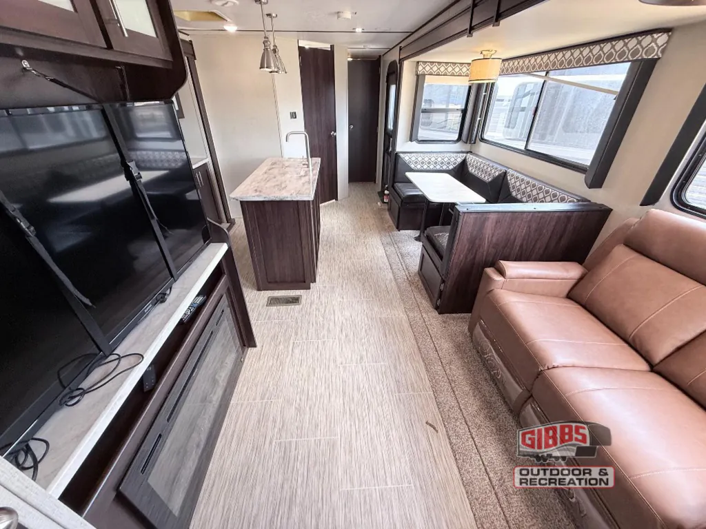 2020 Prime Time LaCrosse 3380IB, Photos photo 16