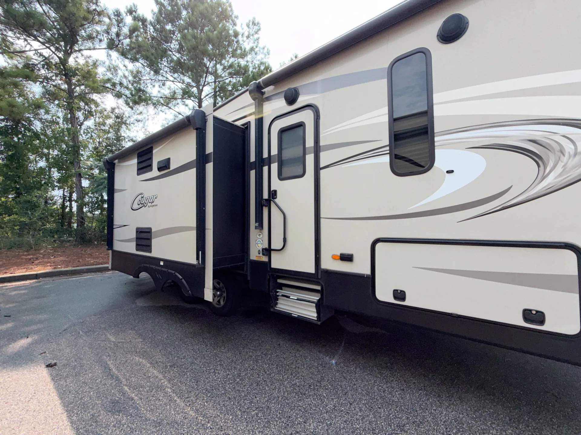 2018 Keystone Cougar Half-Ton 29RLI - Photo 3