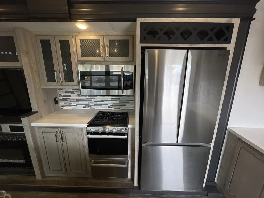 2023 Keystone Avalanche 390DS, Photos photo 8
