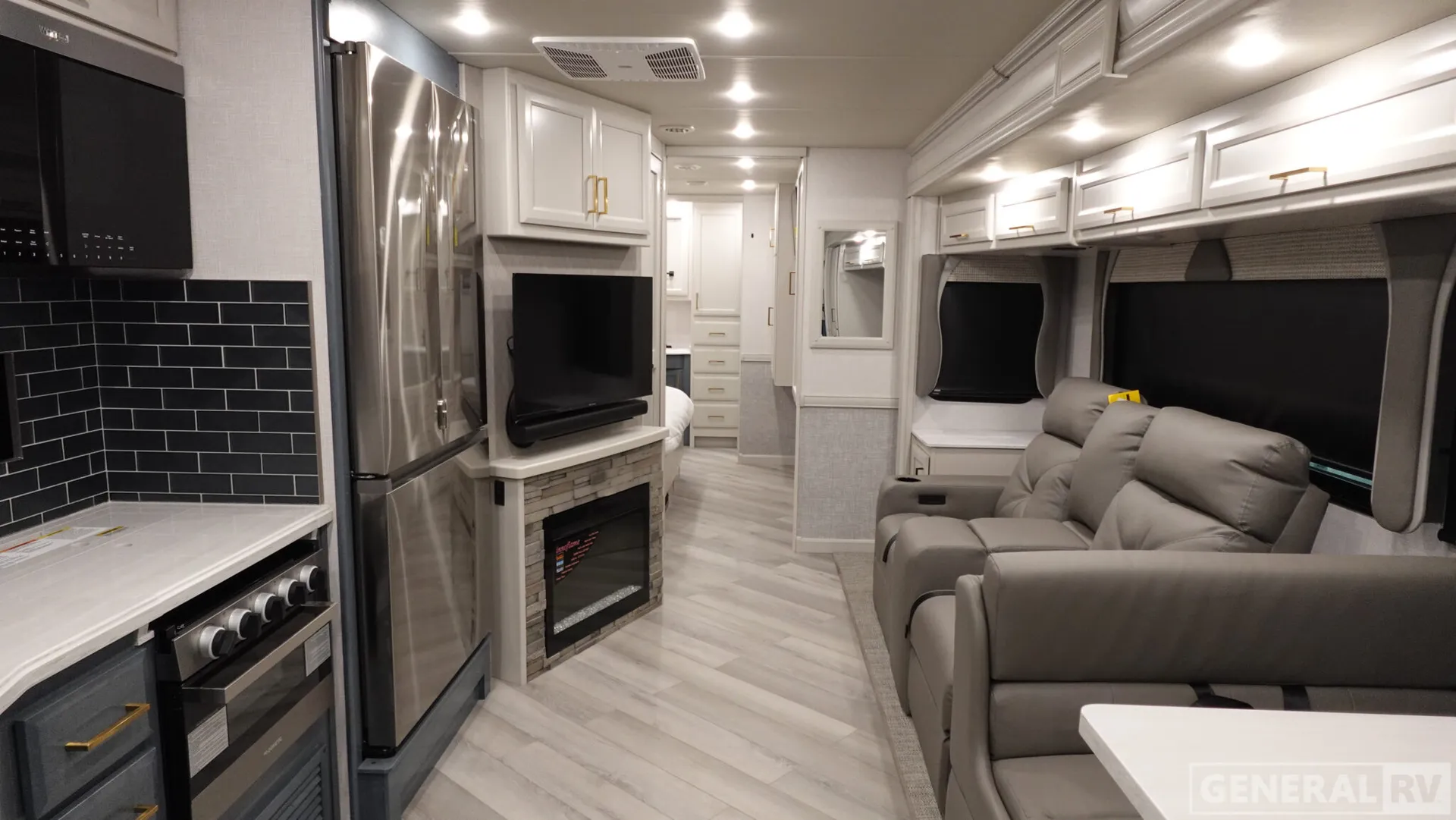 2026 Fleetwood Bounder 35K - Photo 3