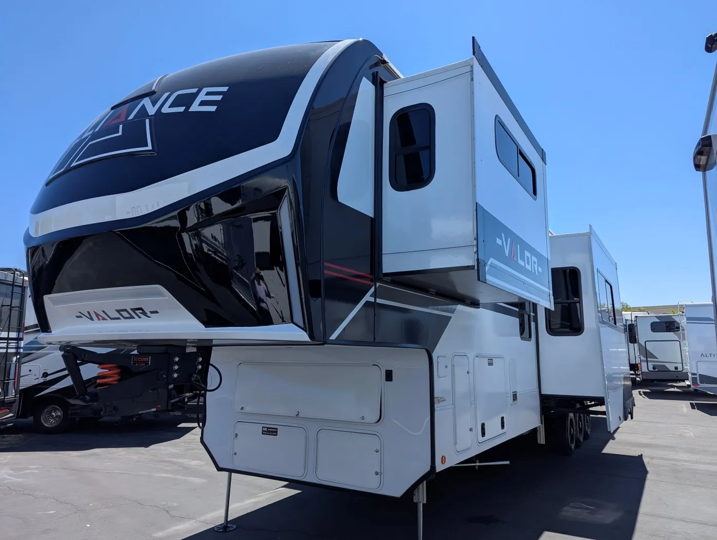 2026 Alliance RV Valor 40V13 - Photo 4