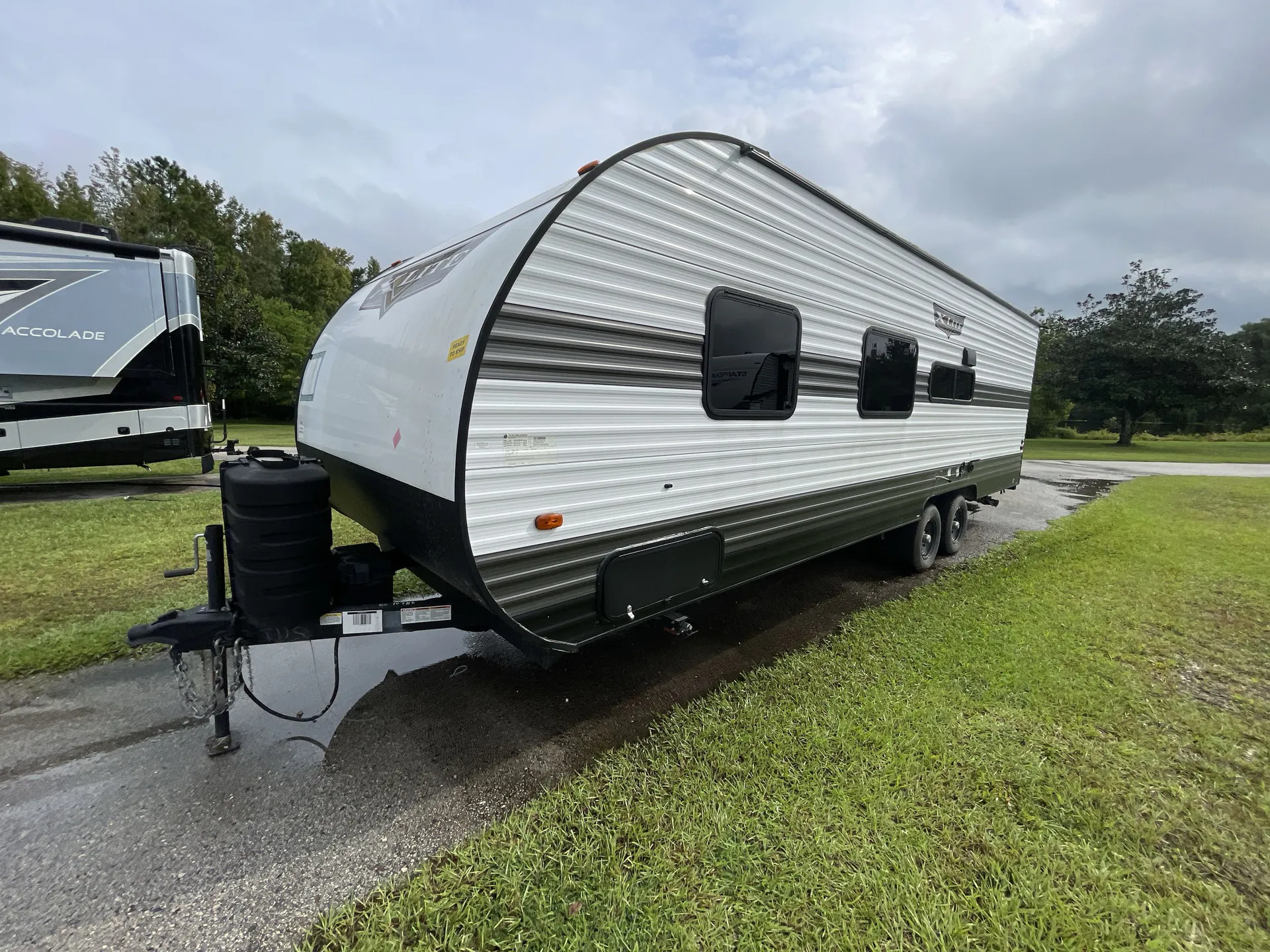 2023 Forest River Wildwood X-Lite 261BHXL — off campside