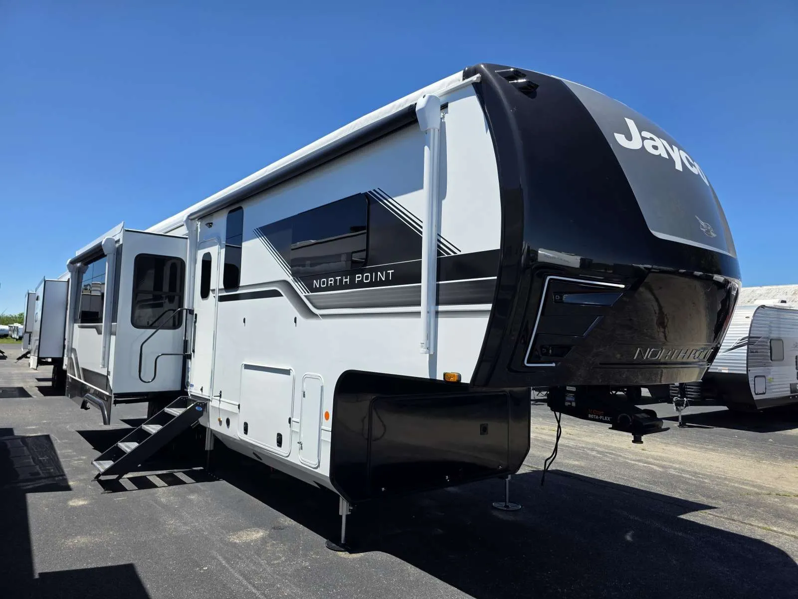 2027 Jayco North Point 310RLTS - Photo 2