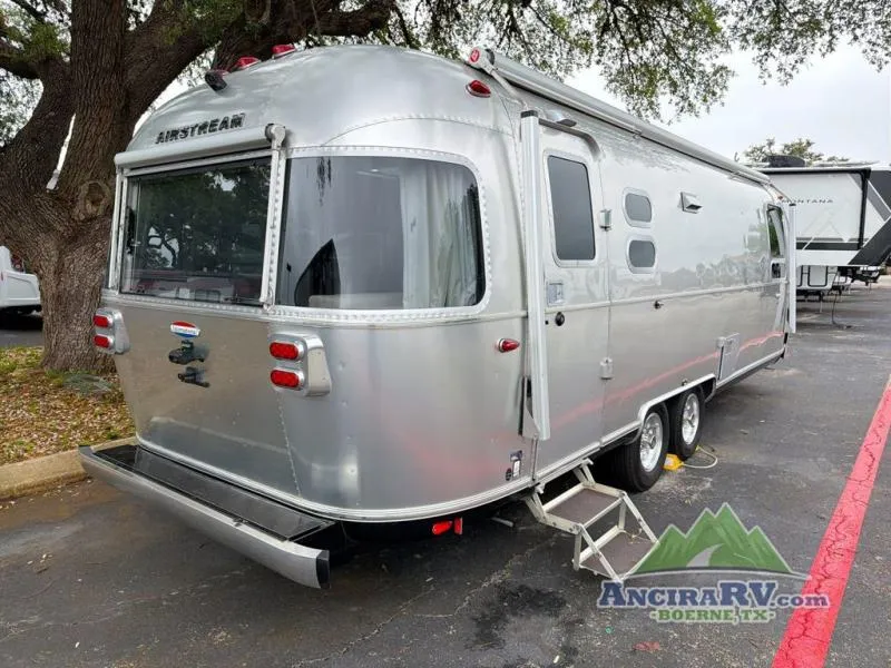2017 Airstream International Signature 27FB - Photo 3