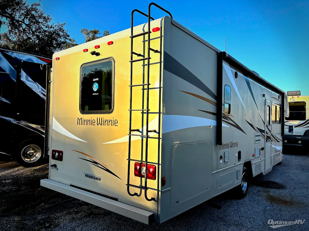 2017 Winnebago Minnie Winnie 31G - Photo 3