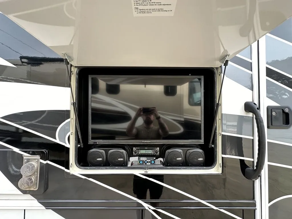 2019 Forest River Georgetown 369DS - Photo 3