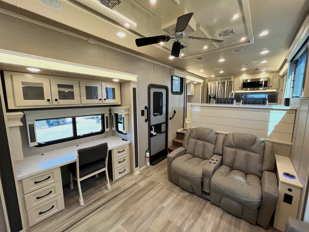2022 Vanleigh Beacon 42RKB, Photos photo 2