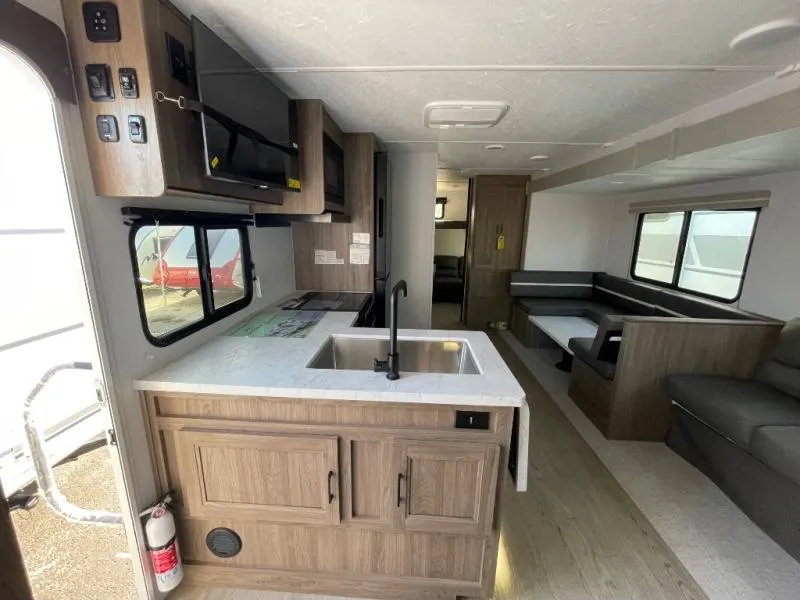 2026 Coachmen Freedom Express Select 30SE, Photos photo 22