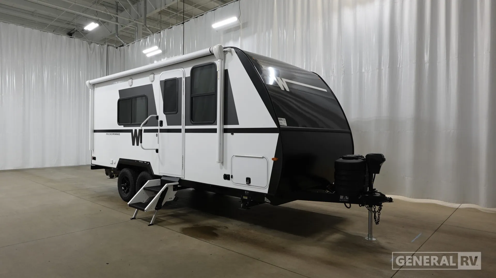 2027 Winnebago Micro Minnie 2000FRB - Photo 2