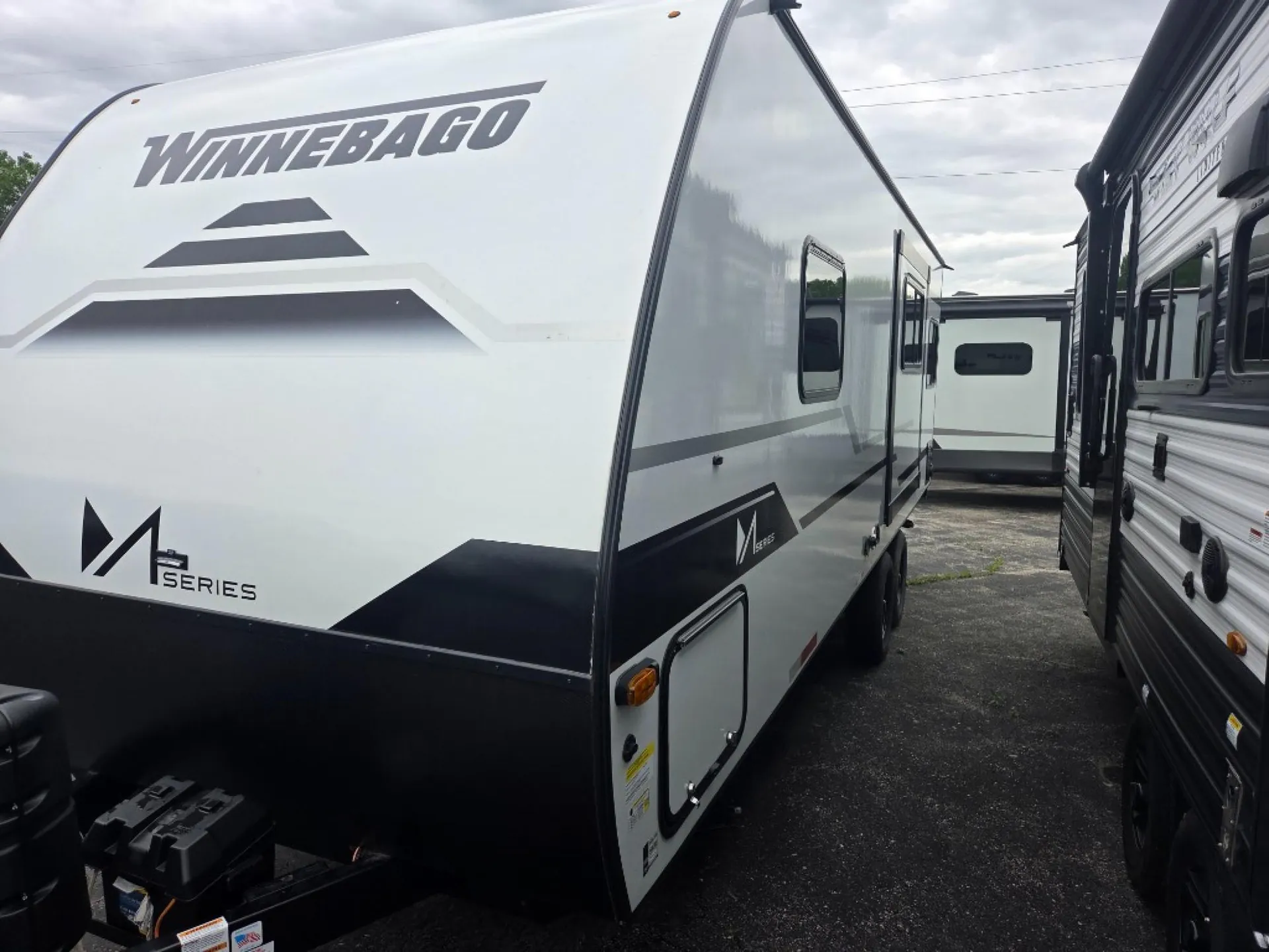 2024 Winnebago M-Series 2326RK - Photo 3
