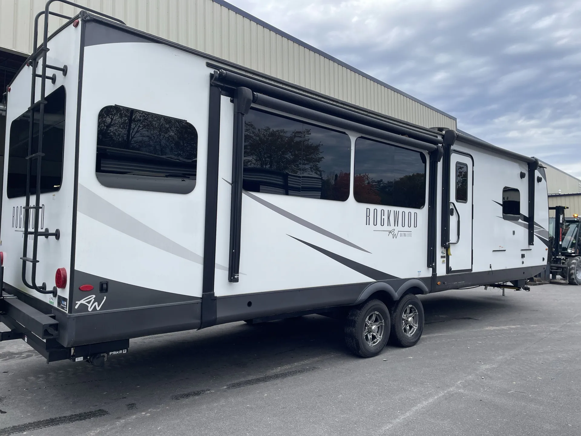 2023 Forest River Rockwood Ultra Lite 2906BS — campside