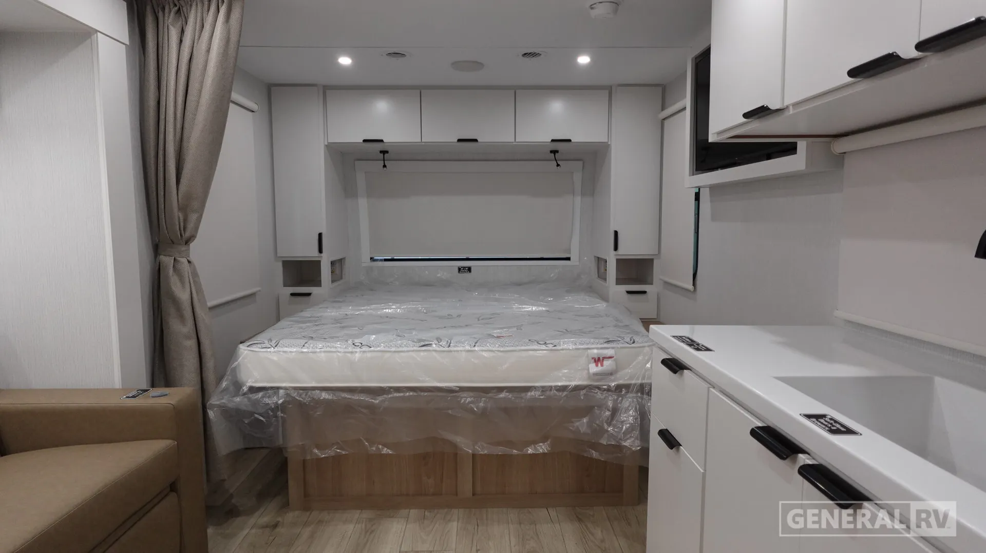 2027 Winnebago Thrive 18FBS - Photo 3
