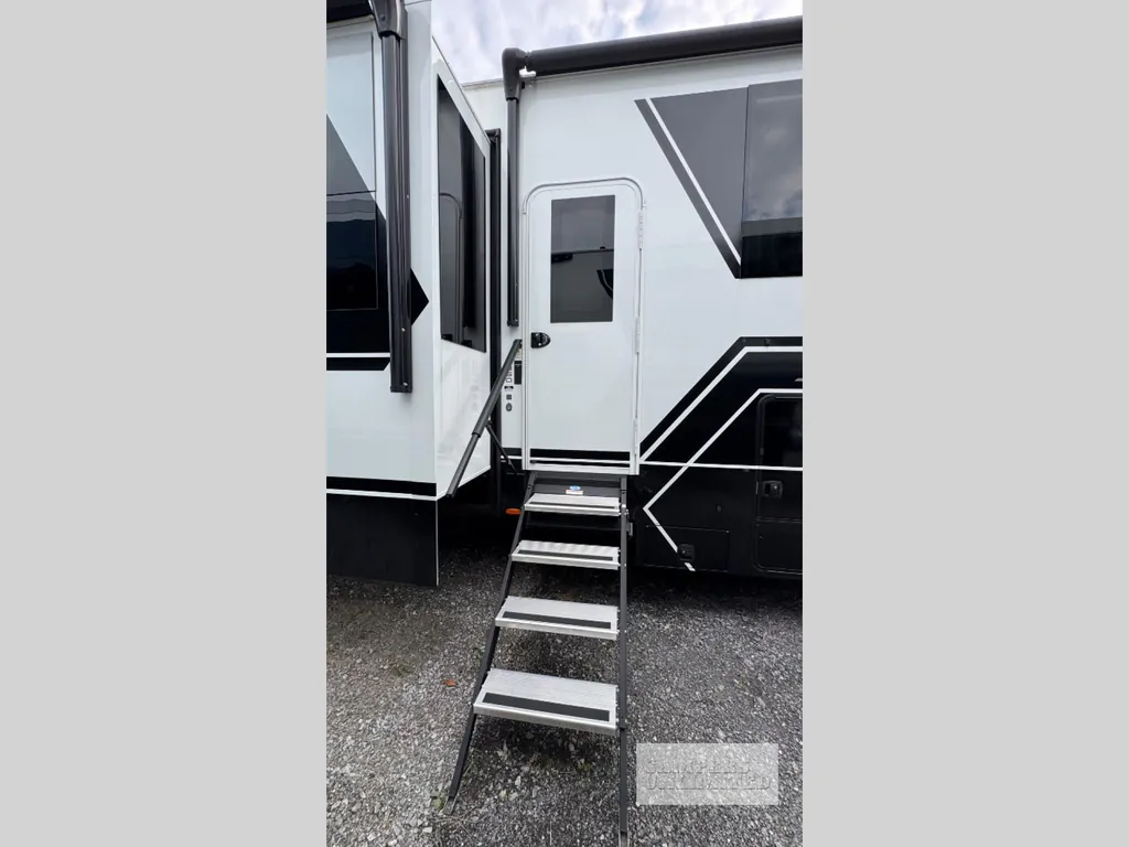 2026 Brinkley Model G 3950, Photos photo 5