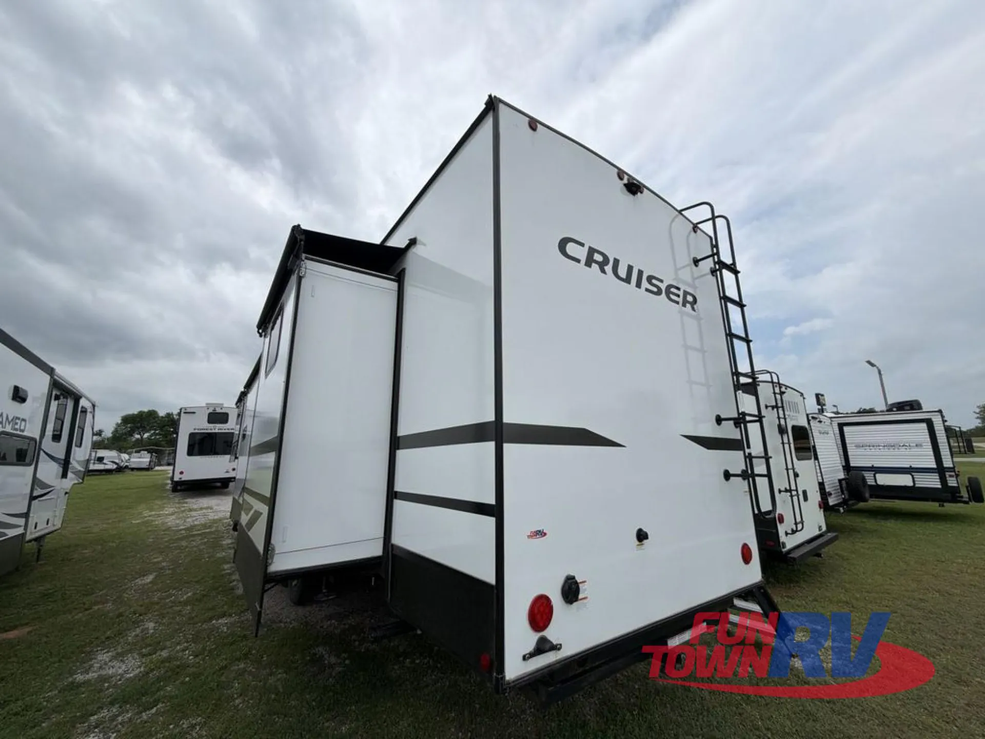 2025 CrossRoads Cruiser 37LF - Photo 4