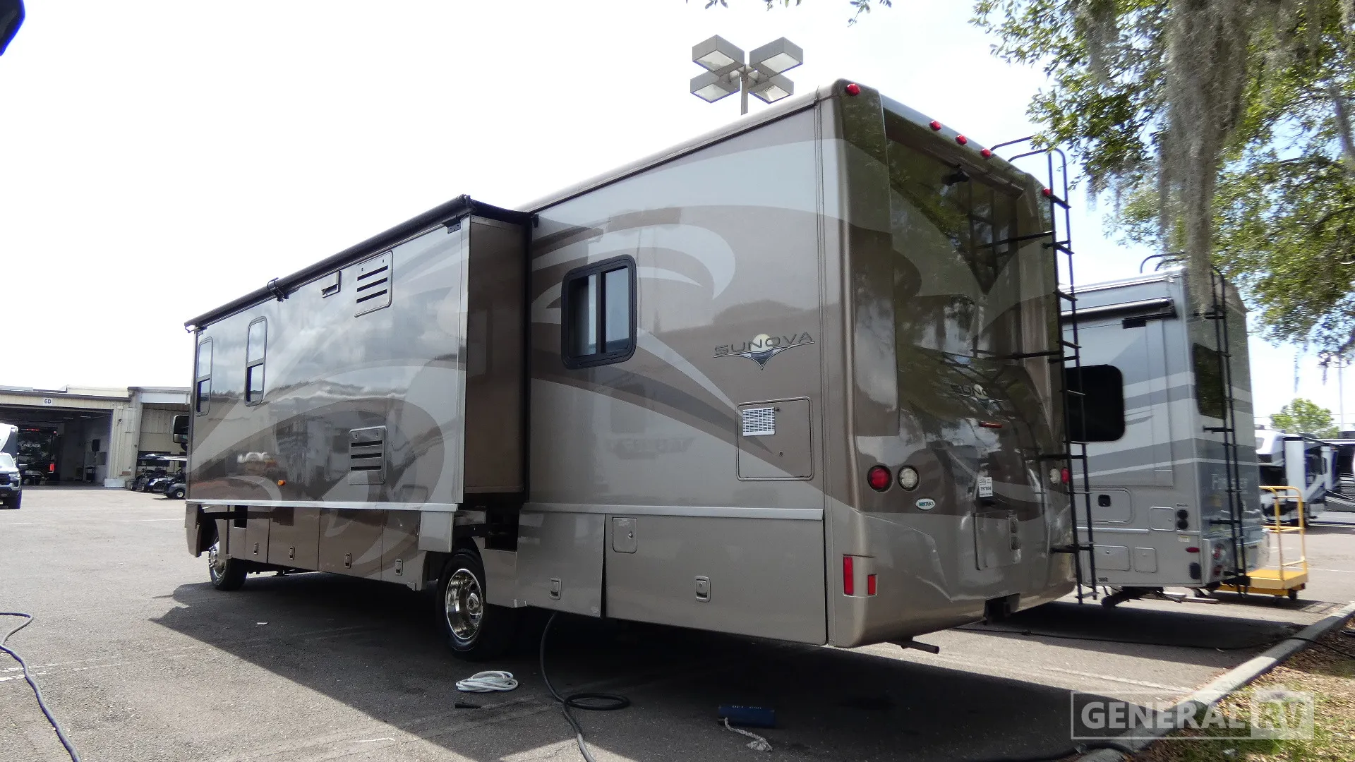 2011 Itasca Sunova 33C - Photo 4