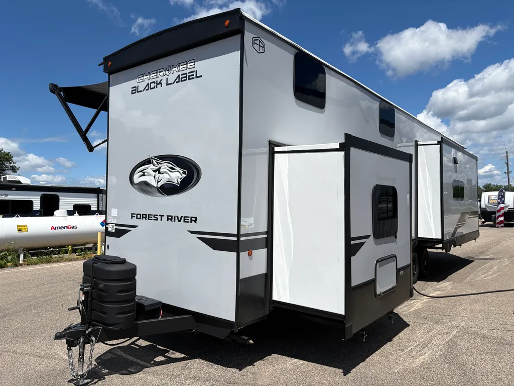 2027 Forest River Cherokee Black Label 39DLBL, Photos photo 5