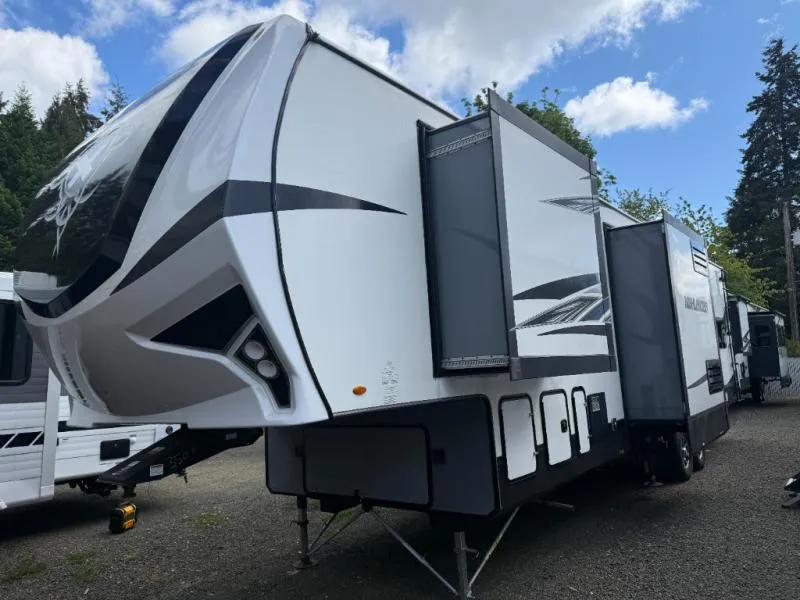 2019 Highland Ridge RV Highlander 350H - Main photo