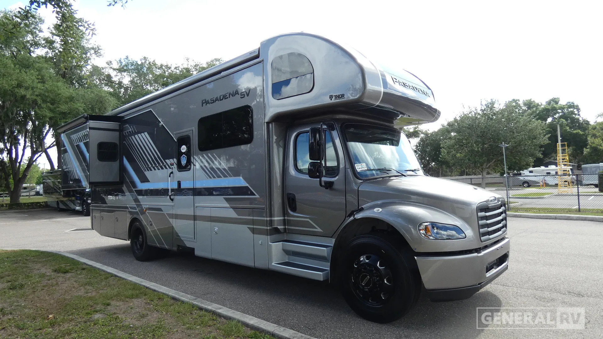2026 Thor Motor Coach Pasadena SV 34XG - Photo 2