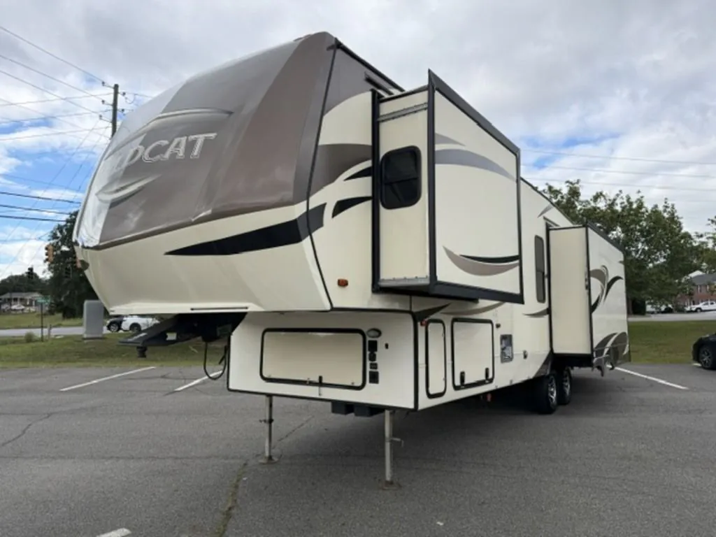 2019 Forest River Wildcat 32WB - Photo 2