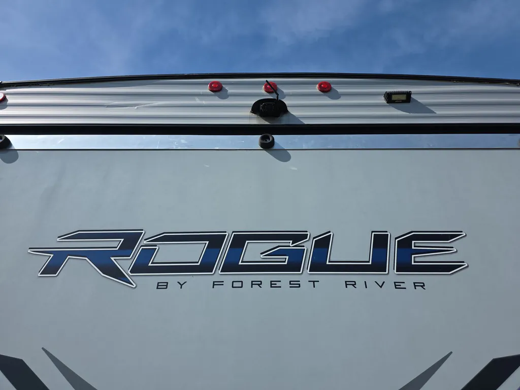 2022 Forest River Vengeance Rogue 26V, Photos photo 11