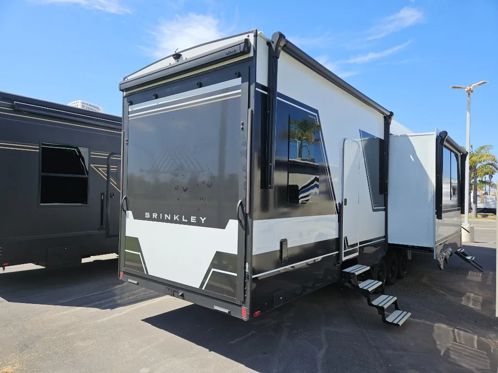 2026 Brinkley Model G 3950, Exterior photo 3