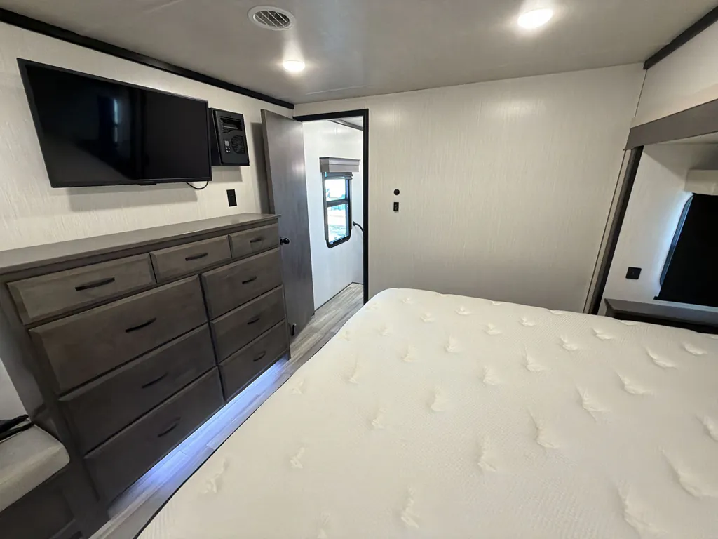 2022 Forest River Cedar Creek Champagne Edition 38EL, Photos photo 16