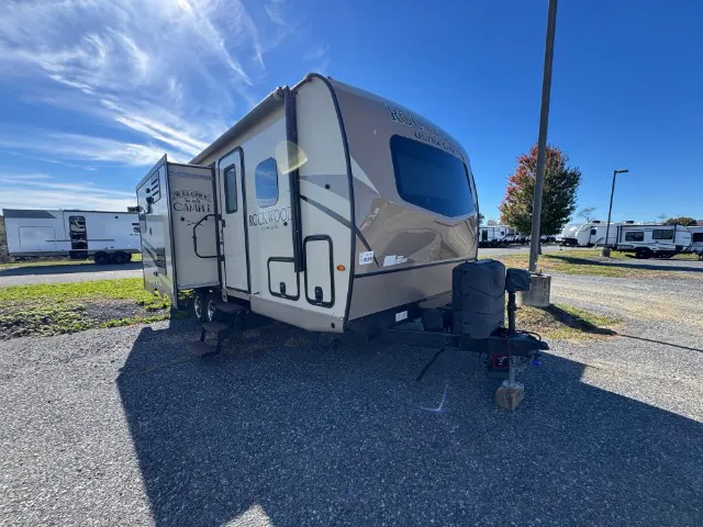2018 Forest River Rockwood Ultra Lite 2304DS - Photo 2