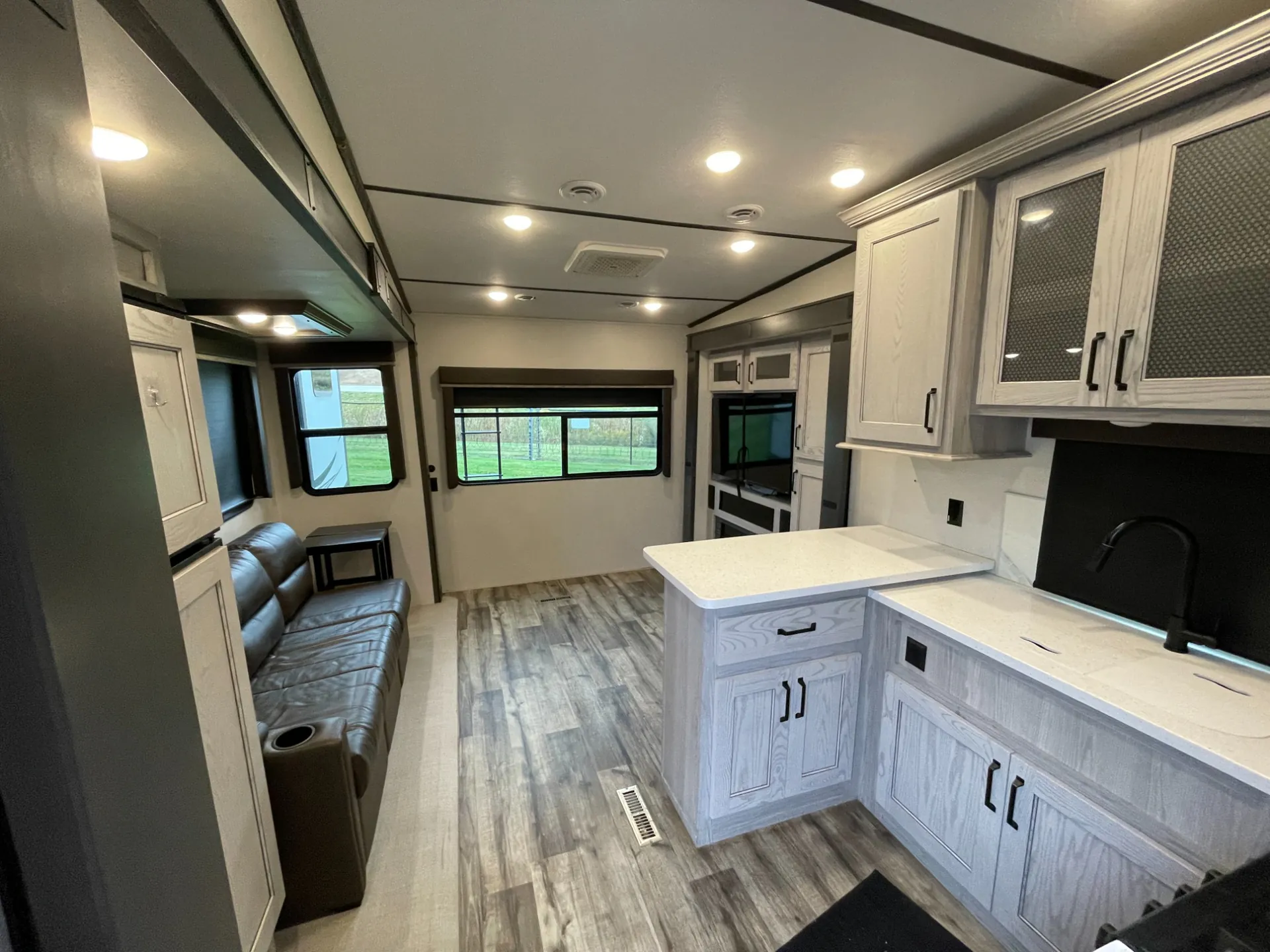 2022 Keystone Montana High Country 281CK - Photo 2