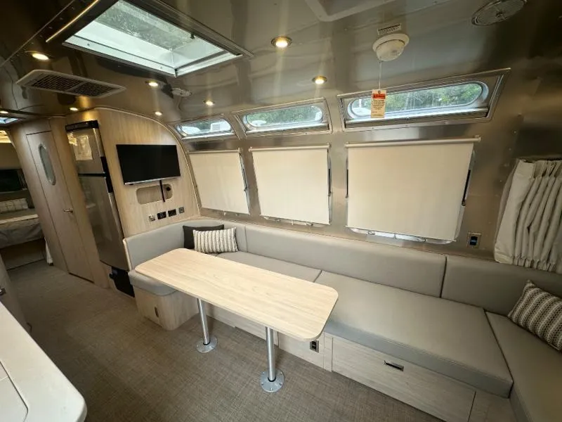 2026 Airstream Globetrotter 30RB - Photo 2