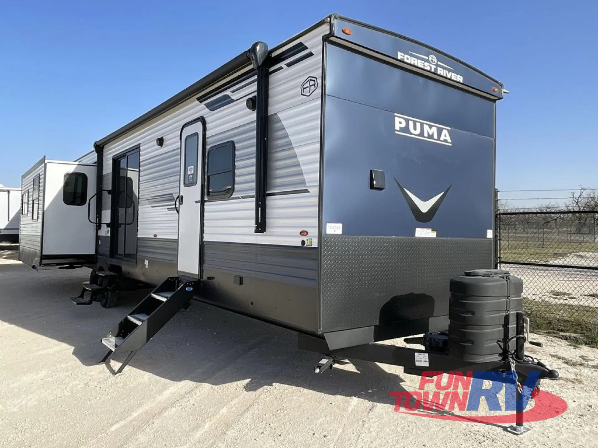 2025 Palomino Puma 38RLB - Photo 2