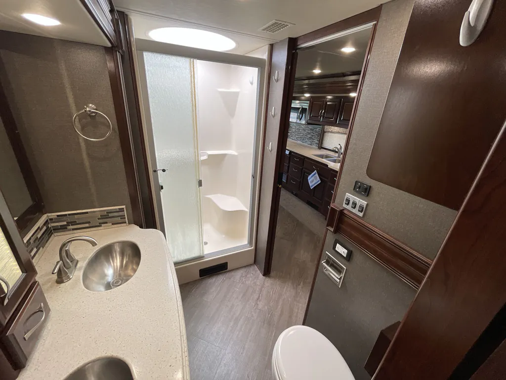 2018 fleetwood Pace Arrow Lxe 38F, Photos photo 16