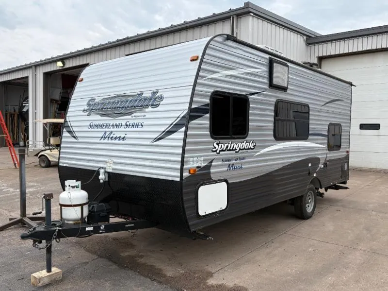 2017 Keystone RV Summerland Mini 1800BH - Photo 3