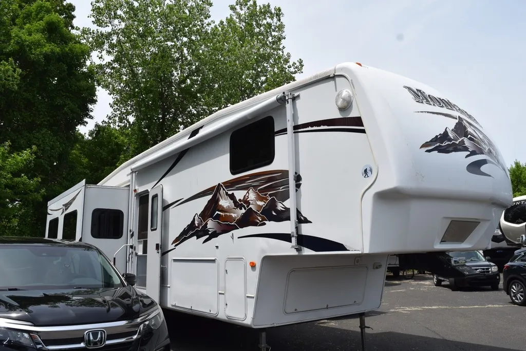 2006 Keystone Montana 3400RL - Photo 4