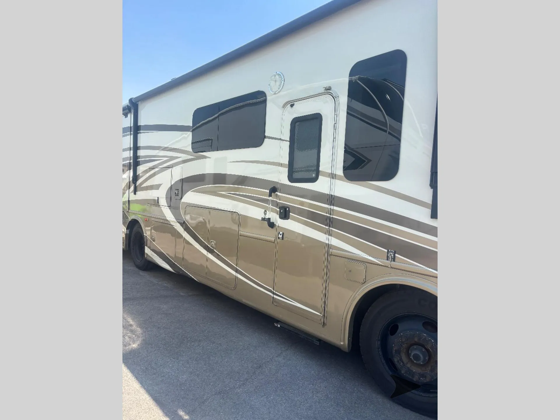 2014 Thor Motor Coach Palazzo 33.2 - Photo 3