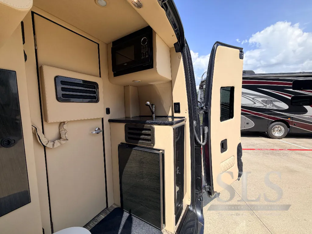 2024 Midwest Automotive Designs Luxe Cruiser D4, Photos photo 7