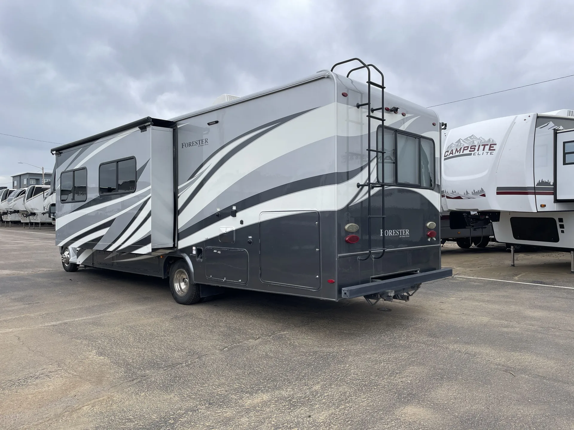 2018 Forest River Forester 3011DS — campside