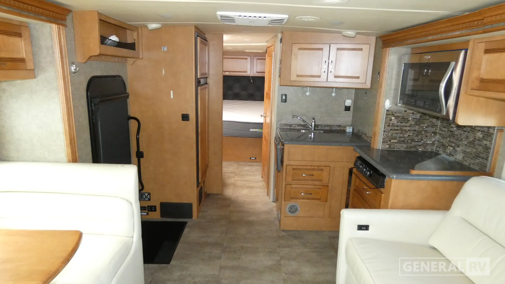 2017 Winnebago Aspect 30J - Photo 2